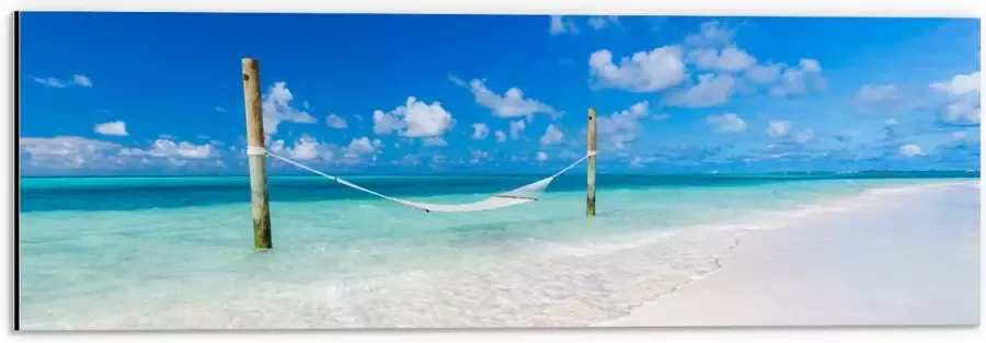 Dibond Hangmat boven Aankomende Golven op Wit Tropisch Strand 60x20 cm Foto op Aluminium (Met Ophangsysteem)
