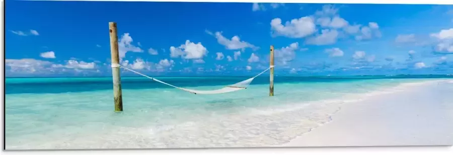 Dibond Hangmat boven Aankomende Golven op Wit Tropisch Strand 90x30 cm Foto op Aluminium (Met Ophangsysteem)