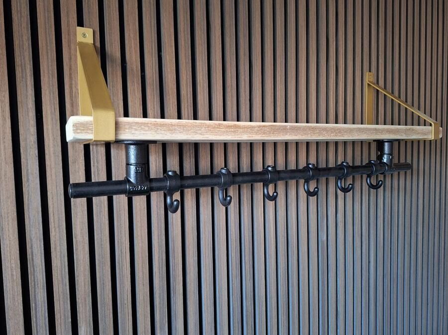 Absteigerhout Hoexs Wandkapstok Industrieel Kapstok met Bovenplank Steigerhout 90 Cm 6 Haken Metalen plankdragers Goud Decoratie Inclusief Bevestiginsmateriaal