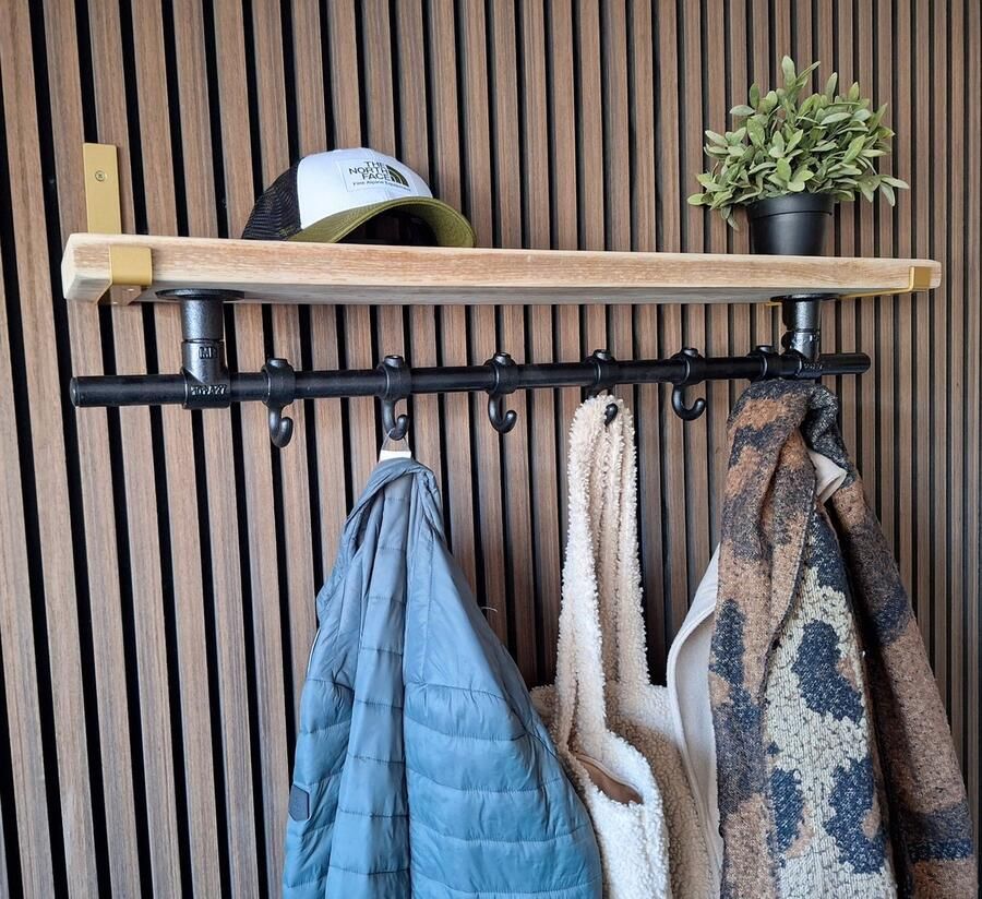 Absteigerhout Hoexs Wandkapstok Industrieel Kapstok met Bovenplank Steigerhout 90 Cm 6 Haken Metalen plankdragers Goud Decoratie Inclusief Bevestiginsmateriaal