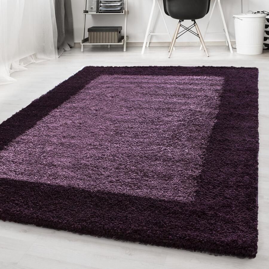 Adana Carpets Hoogpolig vloerkleed met randversiering paarse kleur geschikt voor de woonkamer met jute achterkant afmetingen: 200 cm x 290 cm