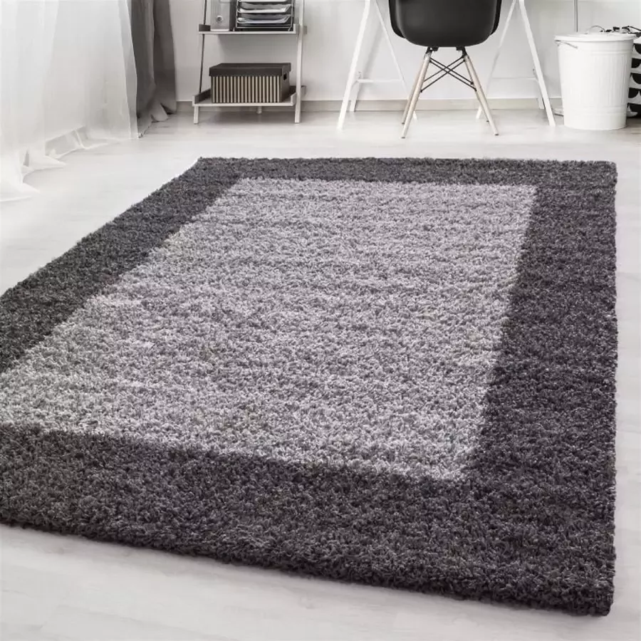 Adana Carpets Hoogpolig vloerkleed met sierrand grijze kleur geschikt voor de woonkamer met een jute achterkant afmetingen: 200 cm x 290 cm