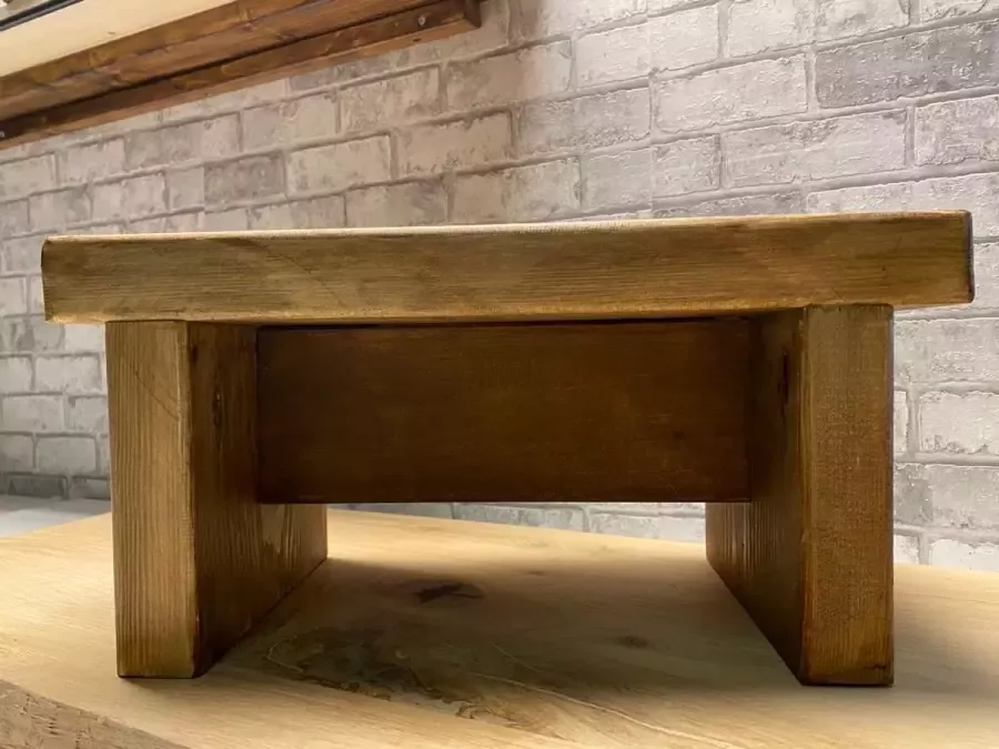 AGluxury opstapkrukje Grenenhout Noten kleur 40x 20x