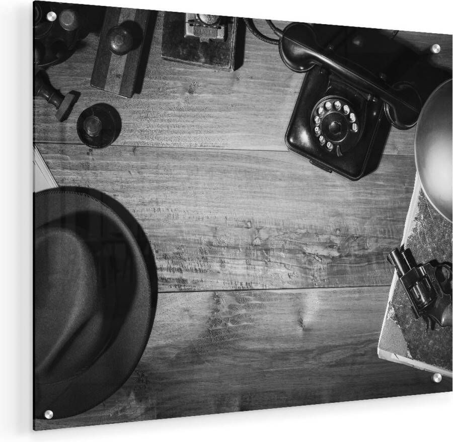 Artaza Glasschilderij Oude Bureau Tafel Met Een Pistool En Een Hoedje 50x40 Plexiglas Schilderij Foto op Glas