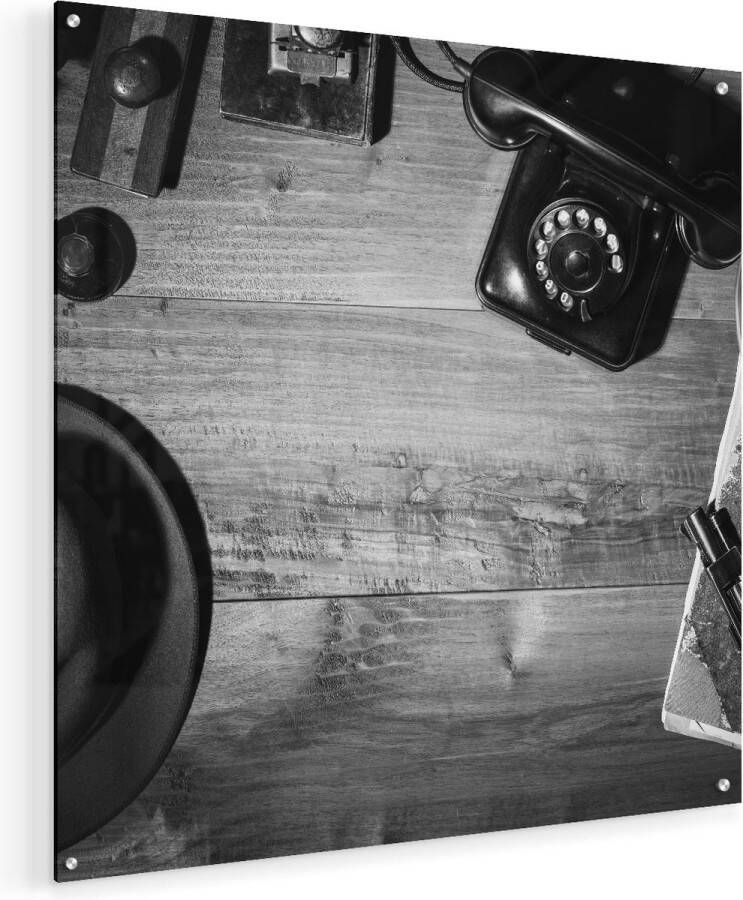 Artaza Glasschilderij Oude Bureau Tafel Met Een Pistool En Een Hoedje 60x60 Plexiglas Schilderij Foto op Glas