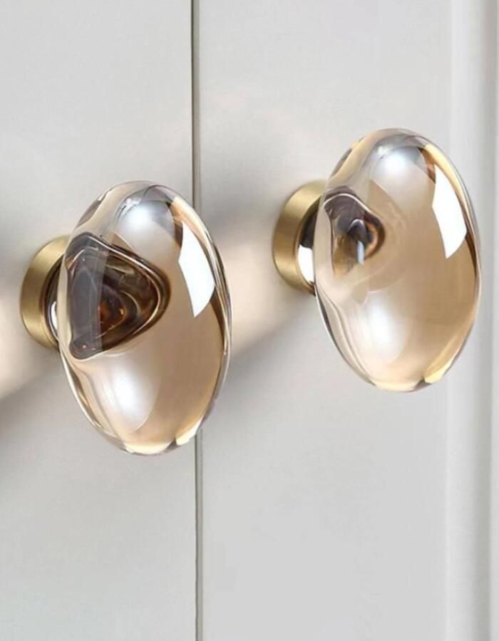 AtlasPro Livingstone 2 stuks Kunstkristal Handgreep Helder Ovaal met Messing Accenten inclusief schroeven Luxe en Elegantie voor Kasten en Lades Meubelgreep Kastgreep Deurknop Home Decor Living