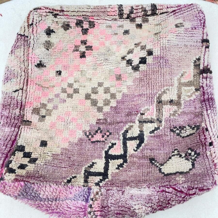 Authentiekevloerkleden.nl Marokkaanse vintage poef paars zit kussen zonder vulling Berber poef – poef225- zitzak zitkussen retro poefs oosterse poefen