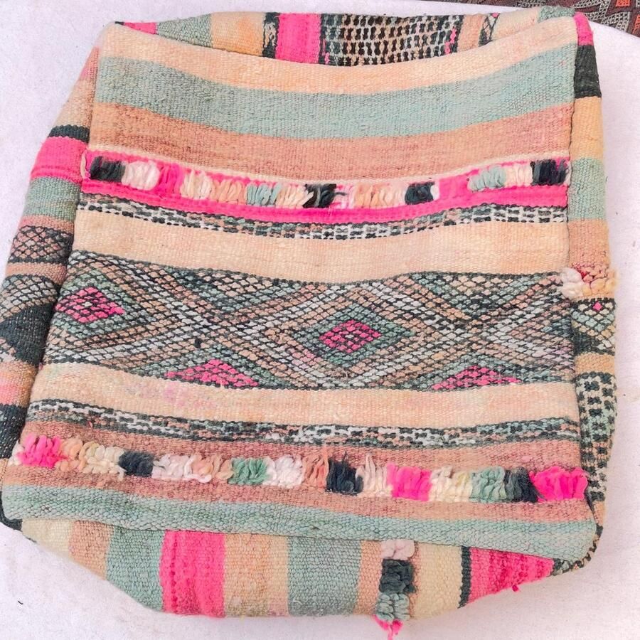 Authentiekevloerkleden.nl Roze Marokkaanse kelim poef zit kussen zonder vulling Berber poef – poef235- zitzak zitkussen retro poefs oosterse poefen