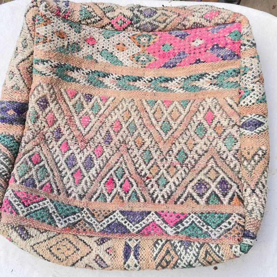 Authentiekevloerkleden.nl Roze Marokkaanse kelim poef zit kussen zonder vulling Berber poef – poef236- zitzak zitkussen retro poefs oosterse poefen
