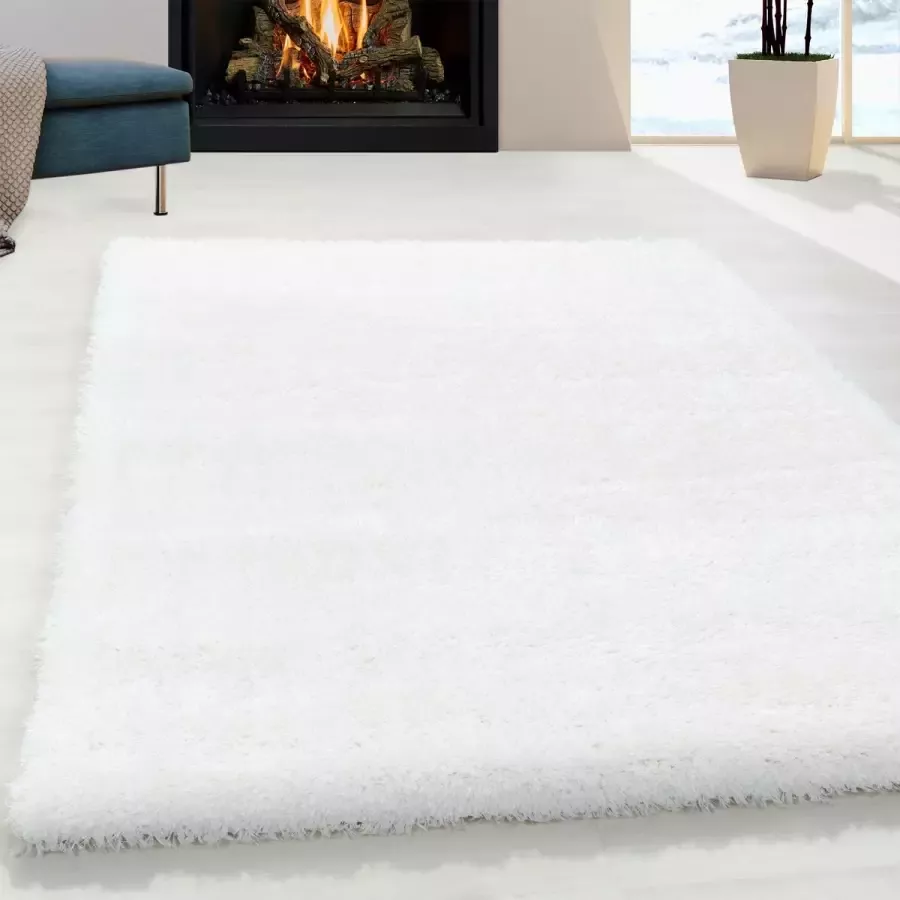 Ayyildiz Hoogpolig tapijt met fijne haartjes in de kleur sneeuw wit