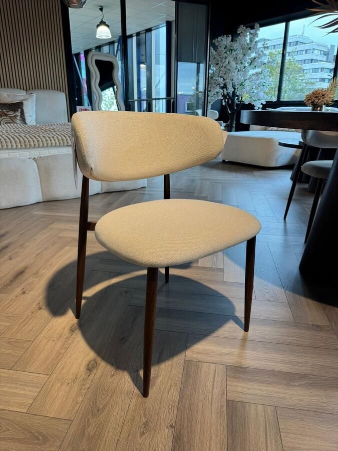 Azomor Luxe Design Eetkamerstoel – Beige Bekleding & Walnoothouten Poten – Elegant & Comfortabel Zitcomfort