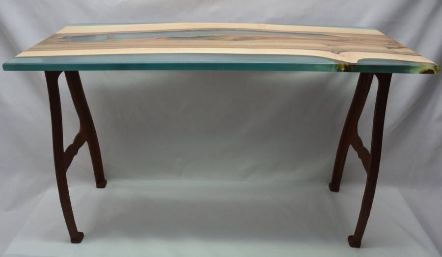 B-ART Epoxy Wood Bijzettafel epoxy hout walnoot transparant turquoise gietijzeren tafelpoten roestkleur