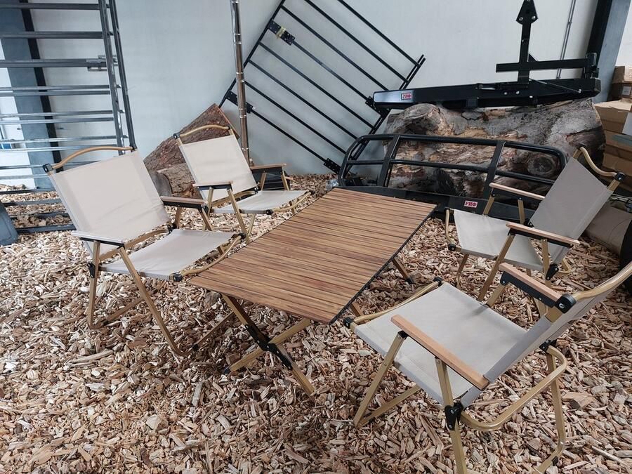 Bas offroad Luxe campingset- 1 tafel + 4 stoelen