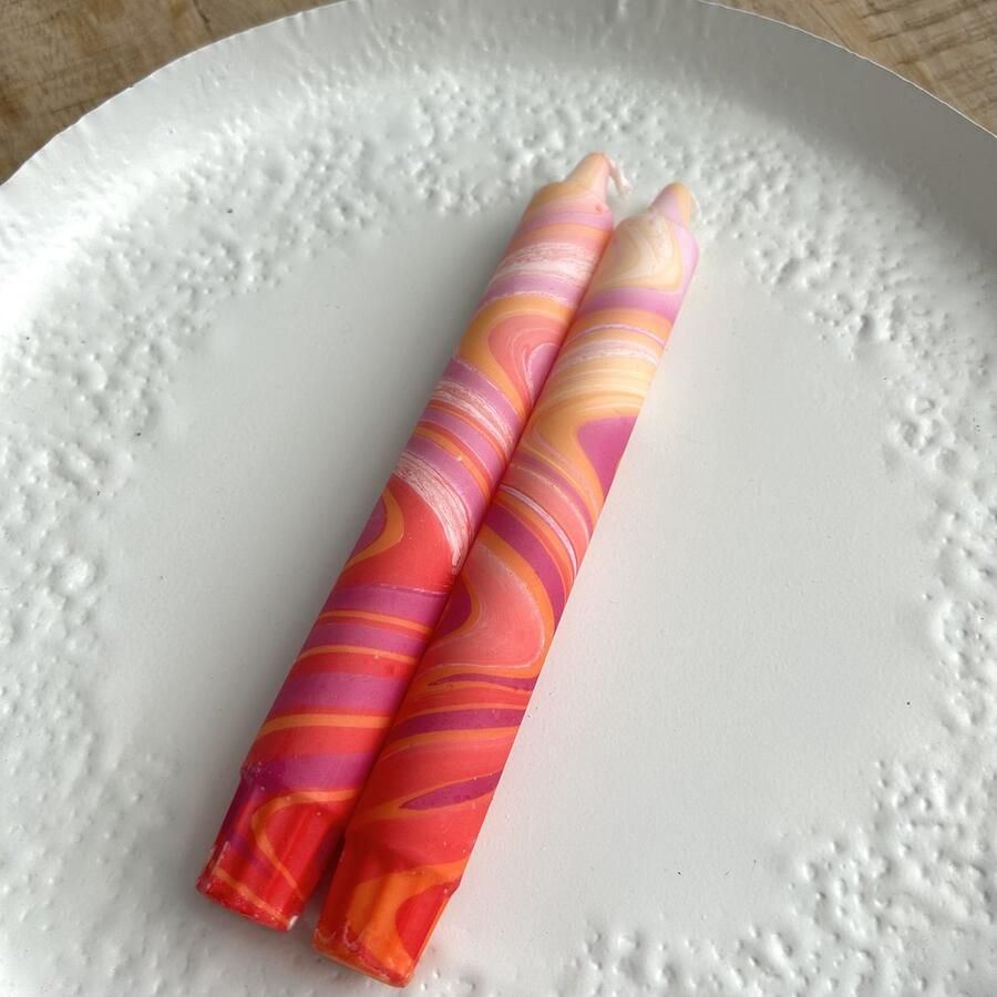 Be Flowerly Dinerkaarsen Per stuk Summer Vibes Sunset Marble Luxe kaars van 22 cm Meerdere designs Voor op Tafel Decoratie & Cadeau Stijlvol en Uniek Design