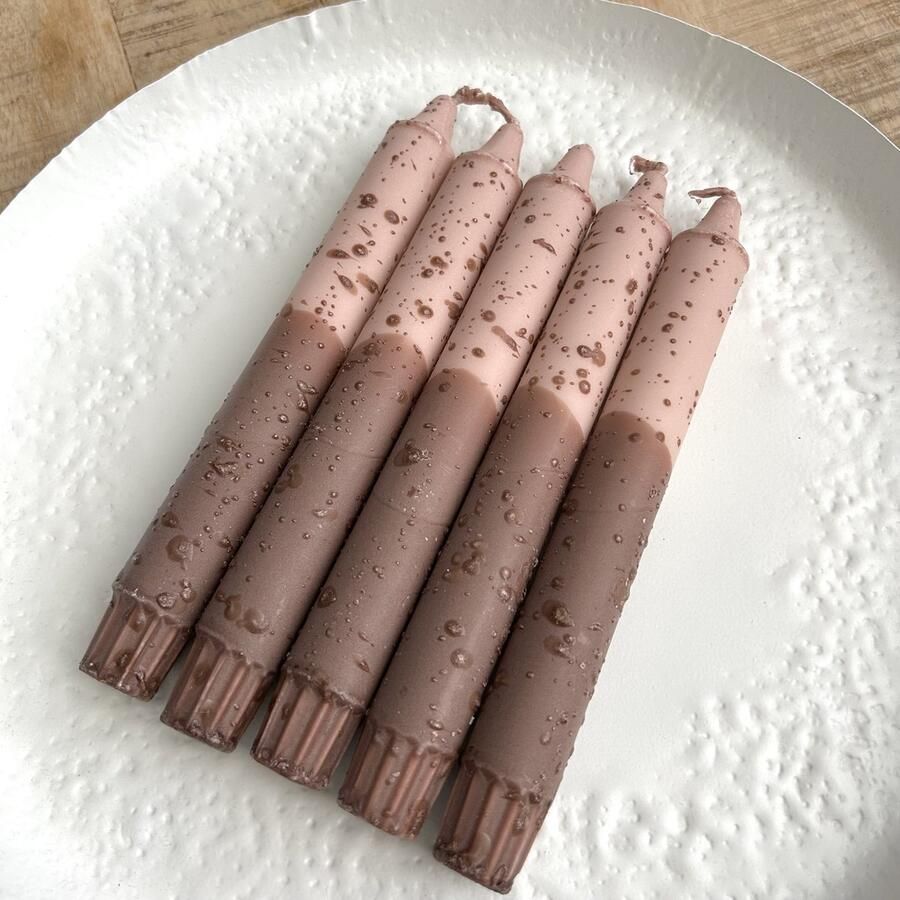 Be Flowerly Dinerkaarsen set van 2 Nude Vibes Soft Taupe Luxe kaarsen van 22 cm Meerdere designs Voor op Tafel Decoratie & Cadeau Stijlvol en Uniek Design