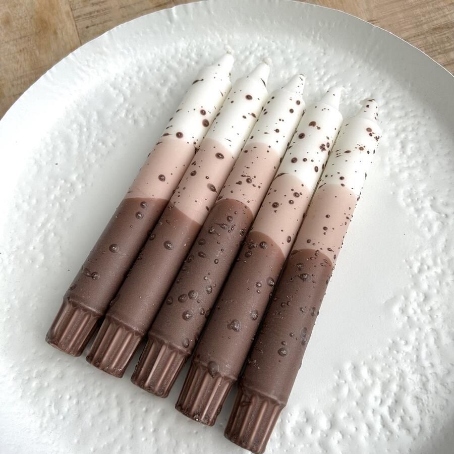 Be Flowerly Dinerkaarsen set van 2 Nude Vubes Natural Harmony Luxe kaarsen van 22 cm Meerdere designs Voor op Tafel Decoratie & Cadeau Stijlvol en Uniek Design