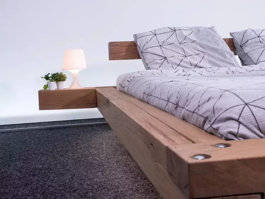 Bed op maat Zwevend eiken bed Houten bed 140 x 200 hoofdbord op buizen inclusief nachtkastje