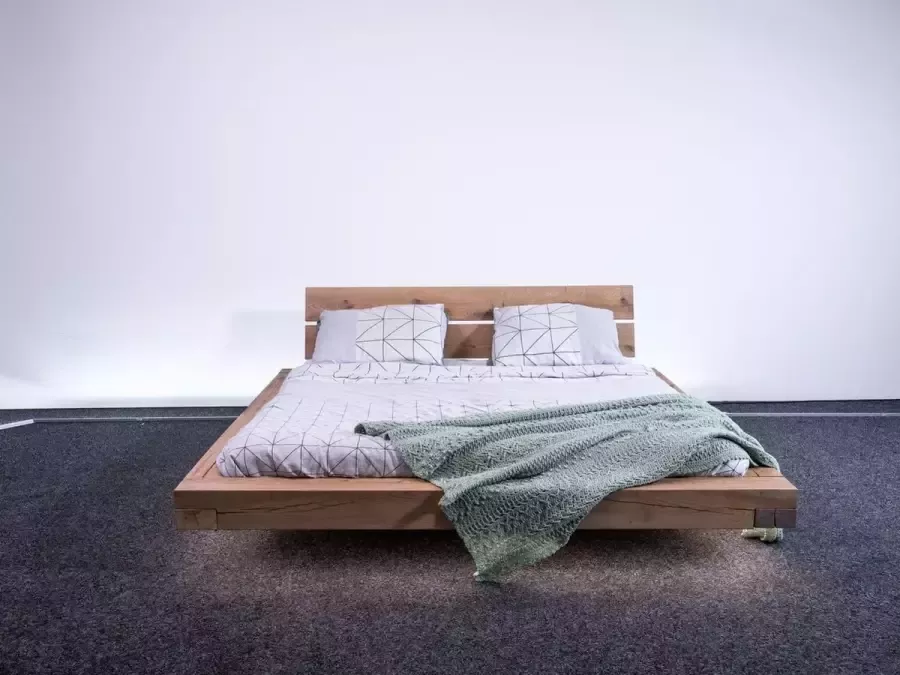 Bed op maat Zwevend eiken bed Houten bed 140 x 200 twee persoons bed inclusief hoofdbord