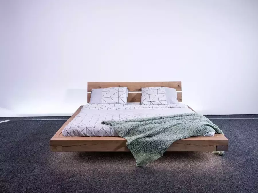 Bed op maat Zwevend eiken bed Houten bed 180 x 200 twee persoons bed inclusief hoofdbord