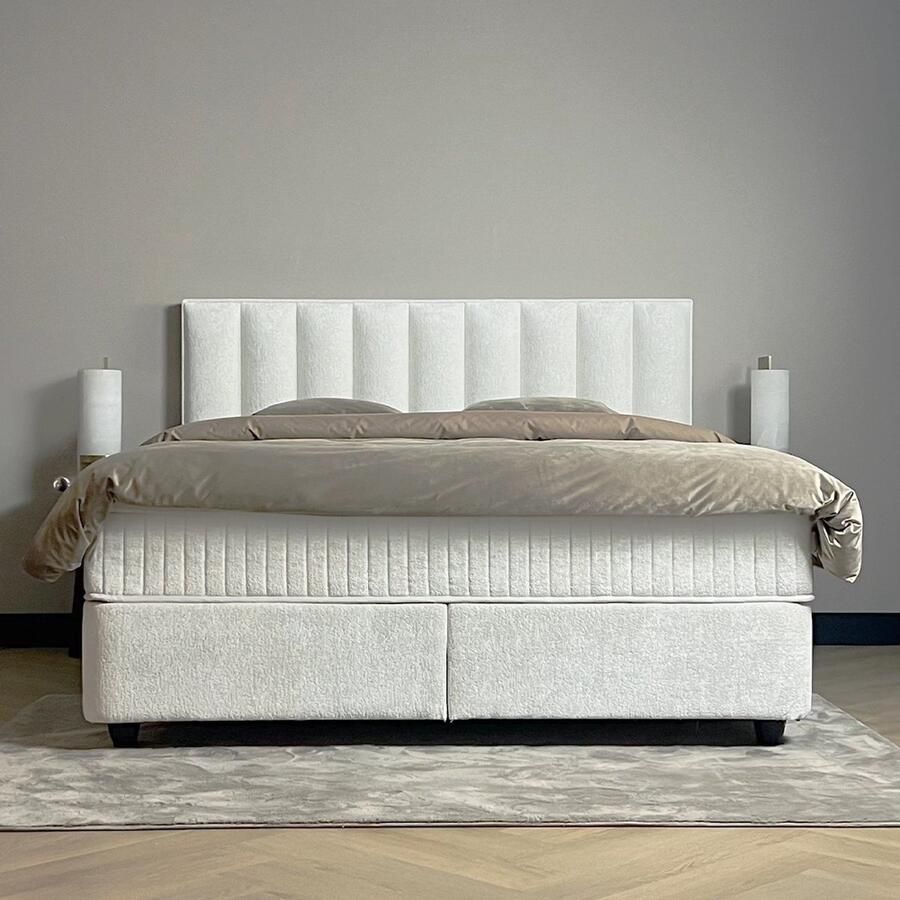 Beddenscout24 Boxspring bed met opbergruimte 180x200 cm Beige Opbergbed Riona Inclusief matras en topper