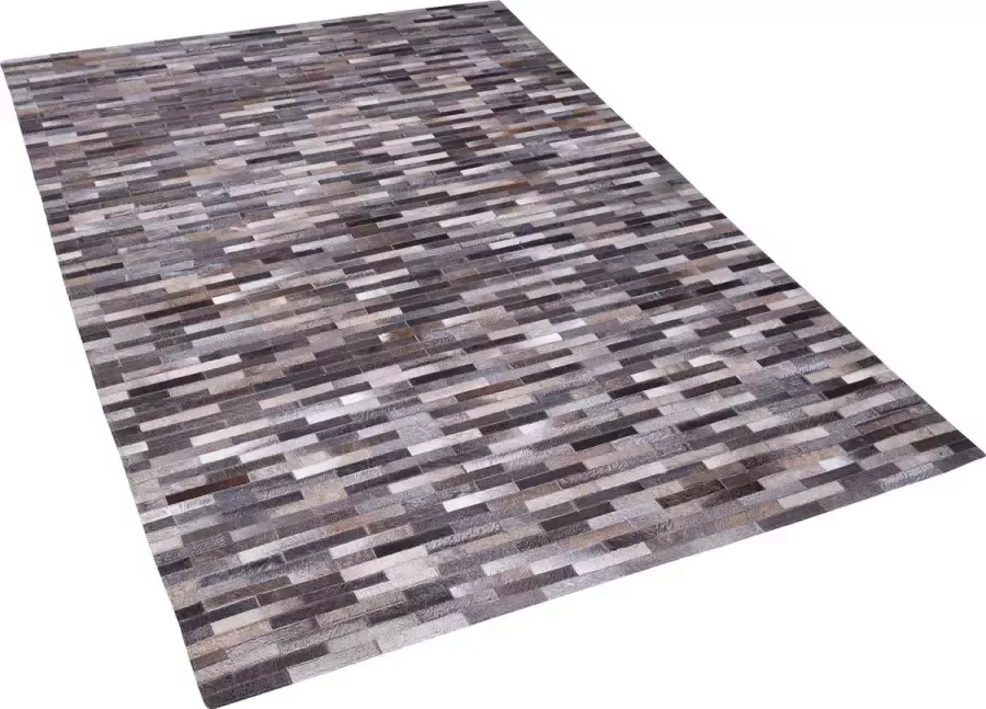 Beliani AHILLI Laagpolig vloerkleed Bruin 140 x 200 cm Koeienhuid leer