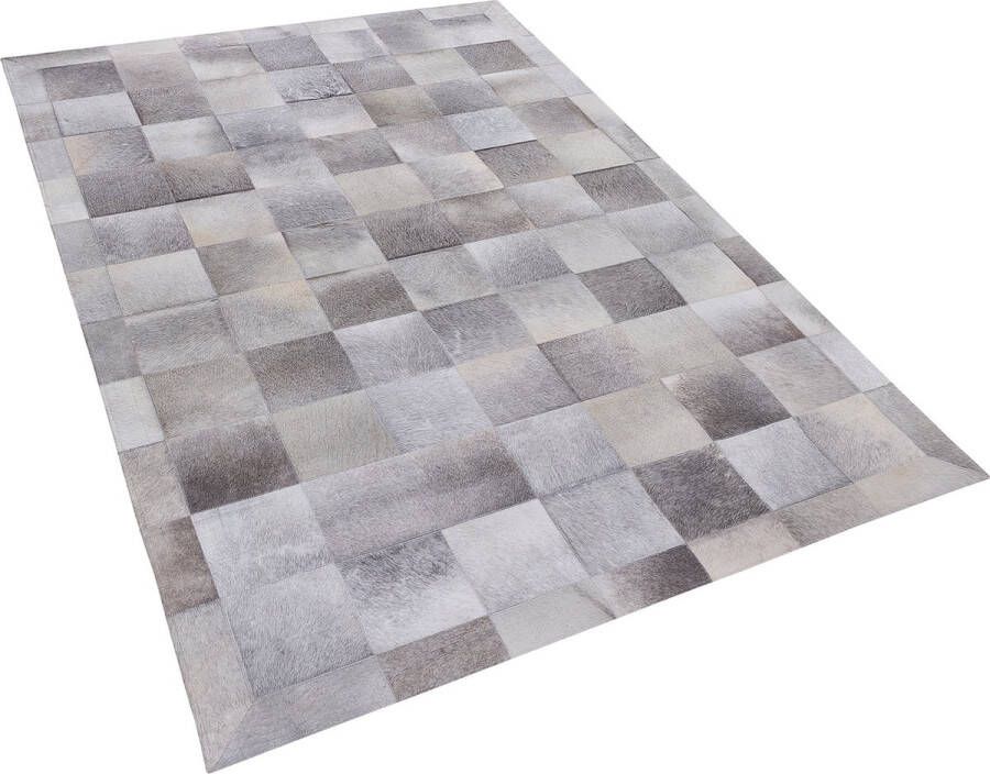 Beliani ALACAM Patchwork vloerkleed Lichtgrijs 140 x 200 cm Koeienhuid leer