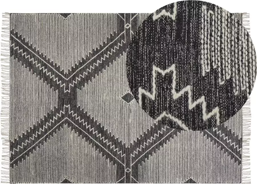 Beliani ARBAA Laagpolig vloerkleed Zwart 140 x 200 cm Katoen