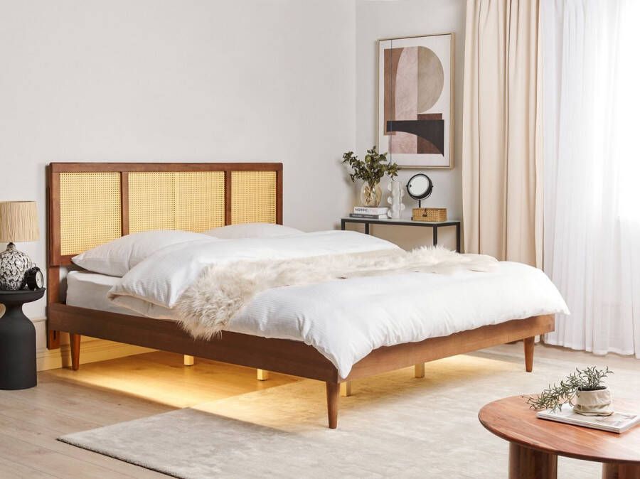 Beliani AURAY Tweepersoonsbed LED Donkerbruin 180 x 200 cm Rubberhout
