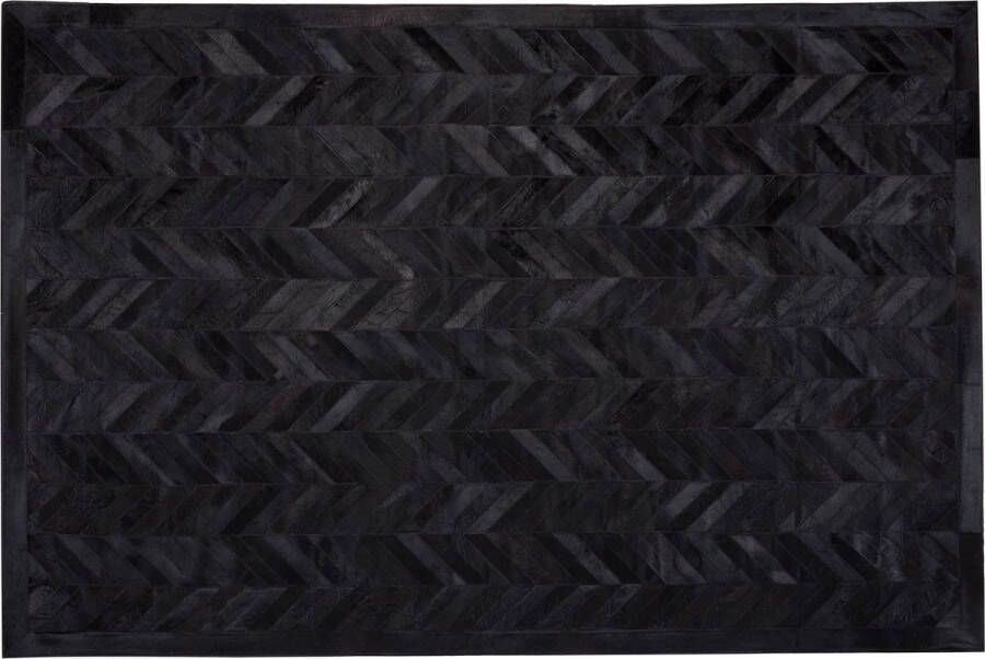 Beliani BELEVI Laagpolig vloerkleed Zwart 140 x 200 cm Koeienhuid leer
