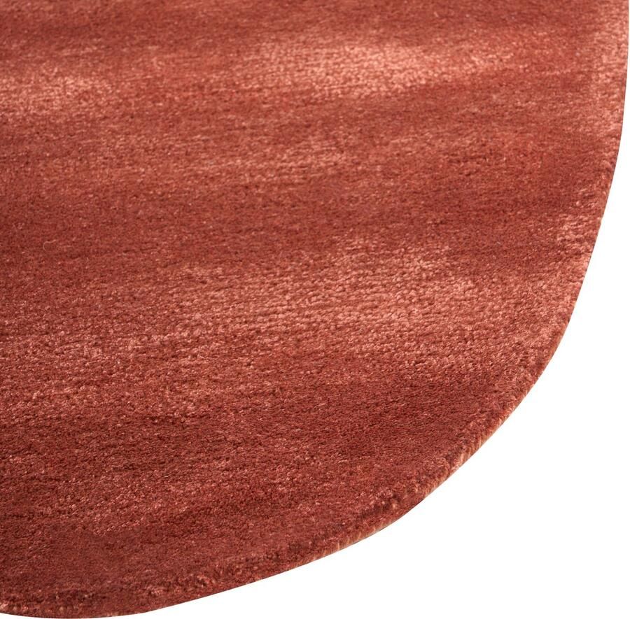 Beliani Vloerkleed TANDO Donkerrood 160 x 230 cm Viscose