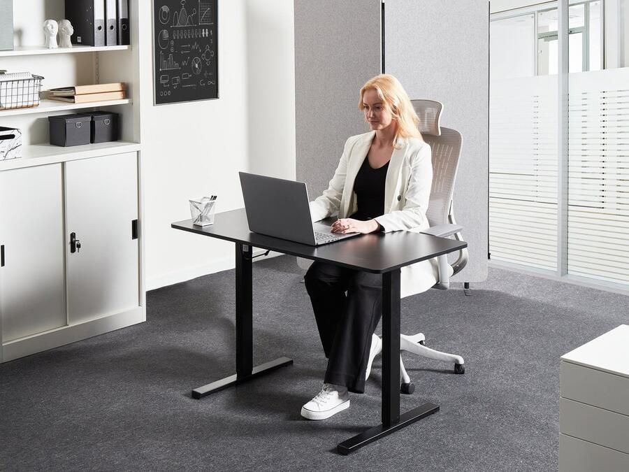 Beliani Elektrisch verstelbaar sta-bureau TAVARES Zwart 120 cm 60 cm