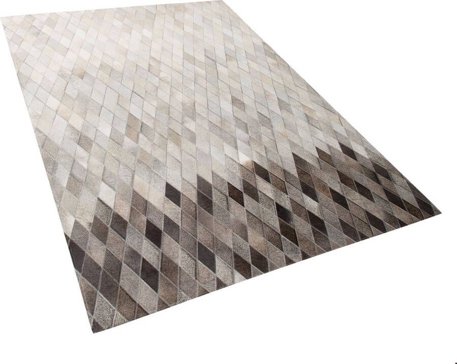 Beliani MALDAN Patchwork vloerkleed Lichtbeige 140 x 200 cm Koeienhuid leer