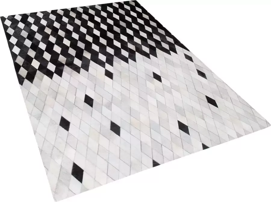 Beliani MALDAN Patchwork vloerkleed Lichtbeige 140 x 200 cm Koeienhuid leer