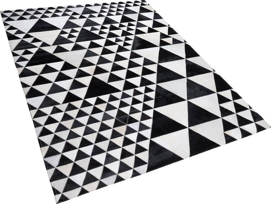 Beliani ODEMIS Laagpolig vloerkleed Zwart 160 x 230 cm Koeienhuid leer