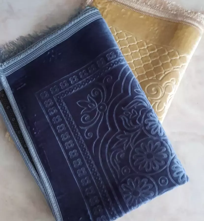 Bera L. Gebedskleed- Extra dik en zacht- Grijs 80cm x 120cm Antislip Ramadan Cadeau- Islamitisch Fluweel Mooi patroon Ramadan Eid Gebedsmat Cadeau Tapijt