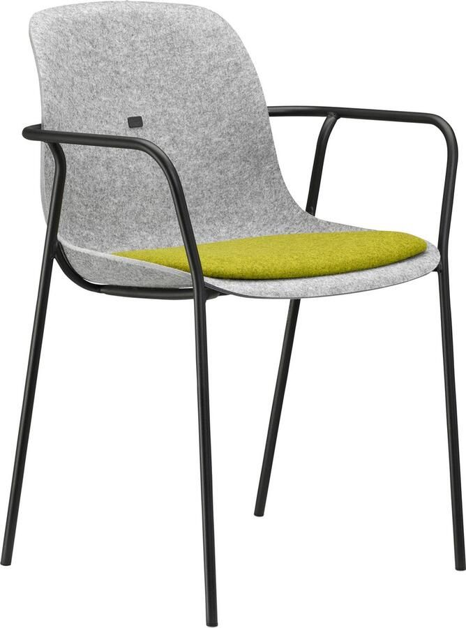 Beuk Felt Fine PET Stoel Lichtgrijs Zwart Frame 100% recycle plastic en staal Zitting Groen Met Armleggers (Fair Furniture Group – Nederlands Familiebedrijf)