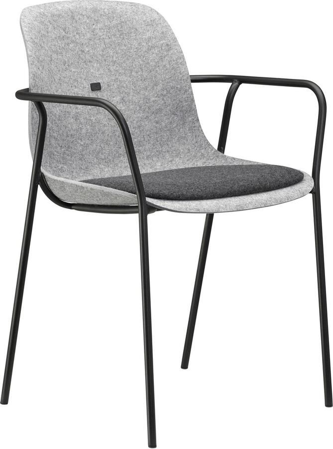 Beuk Felt Fine PET Stoel Lichtgrijs Zwart Frame 100% recycle plastic en staal Zitting Zwart Met Armleggers (Fair Furniture Group – Nederlands Familiebedrijf)