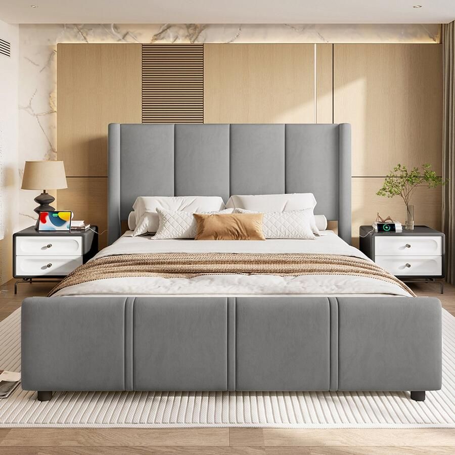 Pugsdrly 140 x 200 cm Elegant modern gestoffeerd bedframe hoog hoofd- en voeteneind gecertificeerde USB-poort combinatie van ijzeren frame en houten bovenkant stabiel en duurzaam grijs