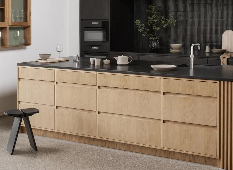 Blomus Avio Bijzettafel Black Oak Zwart Hout