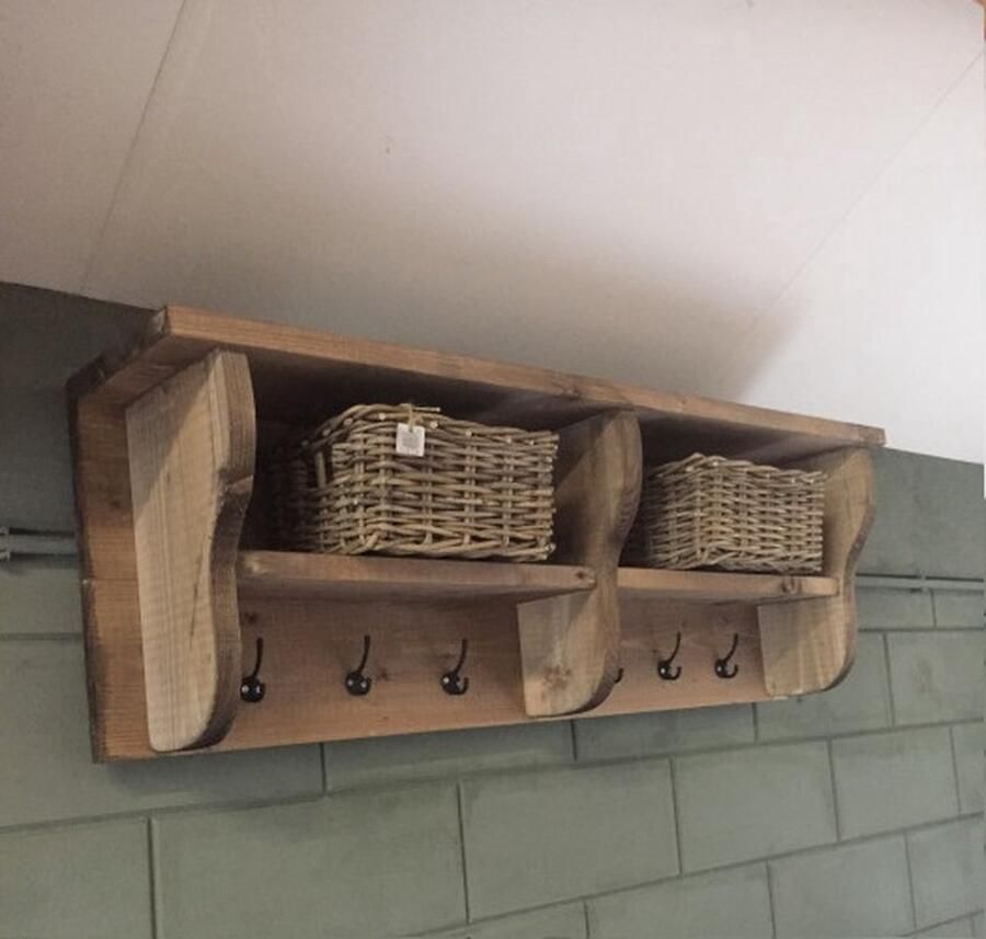 C&M Exclusive 6-Haakse Handgemaakte Houten Wandkapstok 90 cm lang Steigerhouten kapstok met hoedenplank compleet geleverd inclusief Ophanging ophangsysteem