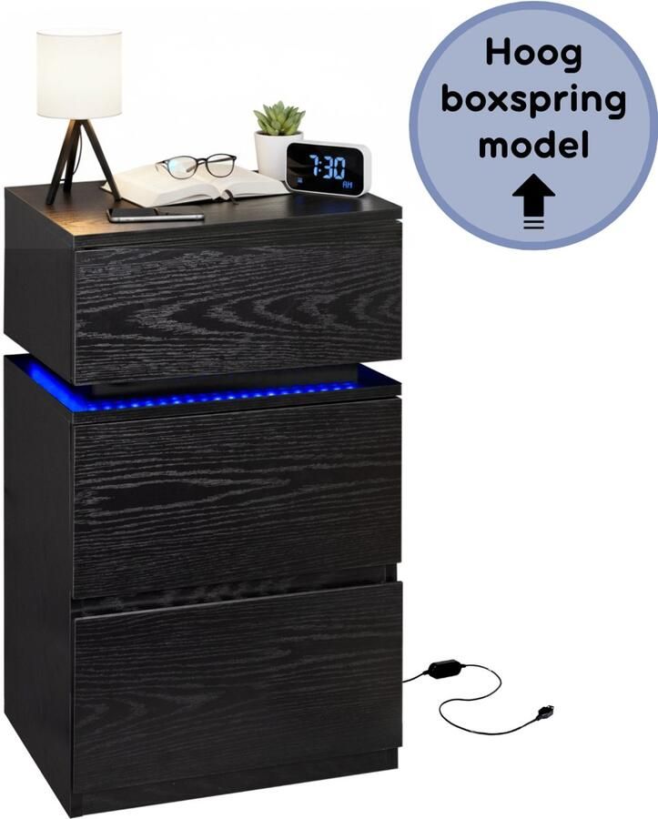 Casamoda Hoog Nachtkastje voor Boxspring H70 x B40 x D35 cm 3 Lades Verstelbare RGB LED-Verlichting Alle Kleuren Draagkracht 110 kg Moderne Bijzettafel Zwart