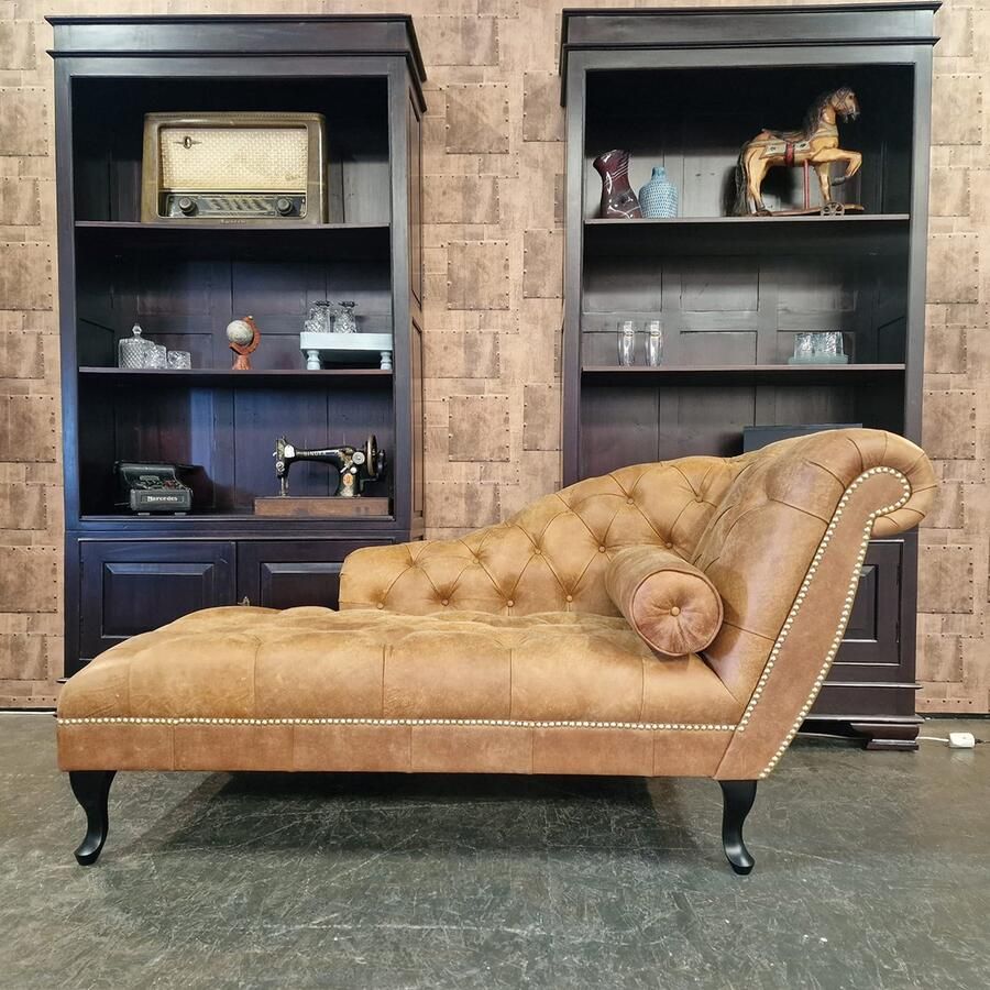 Chesterfield Daybed Suede