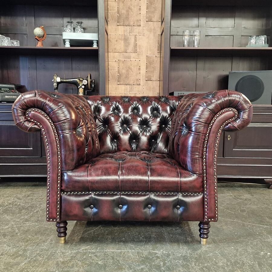 Chesterfield Medburn fauteuil Antiek Rood met knopenzit