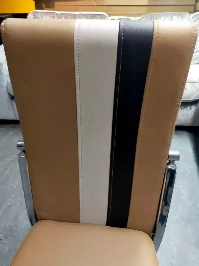 Clarke Elegante stoelenset te koop metalen stoelpoten en driekleurige bekleding beige-zwart-wit