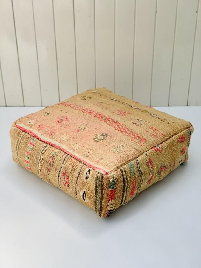 Coco Jolie Handgemaakte berber poef 70x70cm gevuld