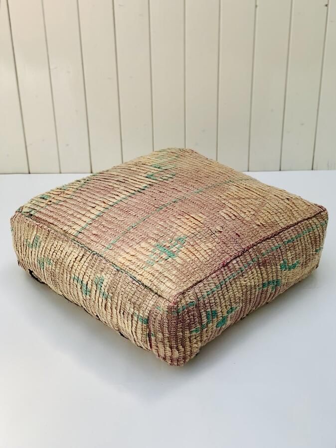 Coco Jolie Handgemaakte Marokkaanse berber poef 70x70cm gevuld Lila