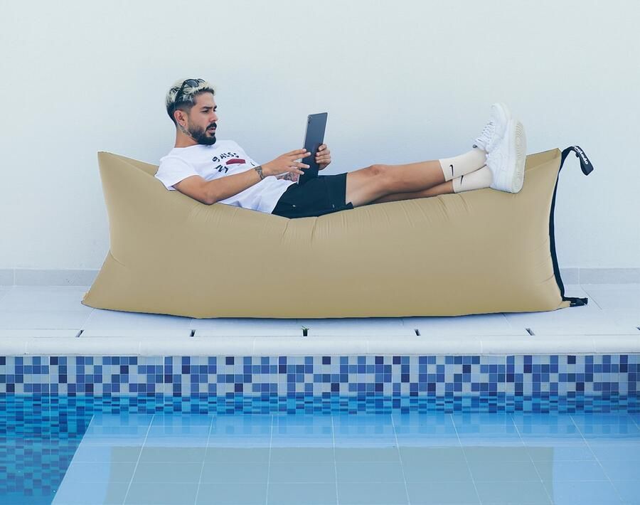 Coolado LayTube (BEIGE) Opblaasbare Lounger Luxe Zitzak Ultieme Ontspanning Binnen en Buiten Campingbank Perfect voor Gaming en Relaxen Geschikt voor PS4 Xbox Nintendo Ideaal voor Elke Gelegenheid