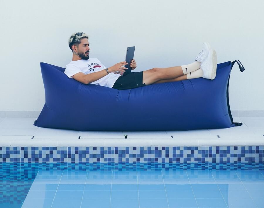 Coolado LayTube (DARK BLUE) Opblaasbare Lounger Luxe Zitzak Ultieme Ontspanning Binnen en Buiten Campingbank Perfect voor Gaming en Relaxen Geschikt voor PS4 Xbox Nintendo Ideaal voor Elke Gelegenheid