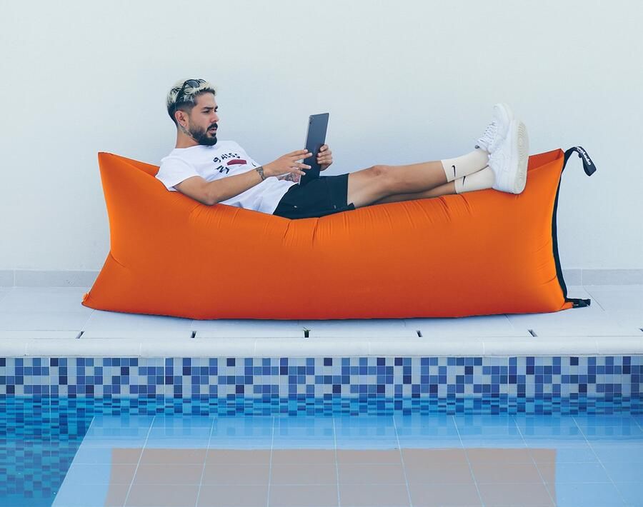 Coolado LayTube (ORANGE) Opblaasbare Lounger Luxe Zitzak Ultieme Ontspanning Binnen en Buiten Campingbank Perfect voor Gaming en Relaxen Geschikt voor PS4 Xbox Nintendo Ideaal voor Elke Gelegenheid