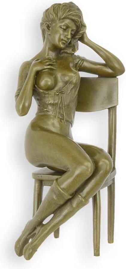De Splinter B.V. EEN EROTISCH BRONZEN BEELD VAN EEN HALFNAAKTE VROUW OP EEN STOEL